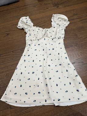 Aritzia Cream Floral Puff-Sleeve Dress